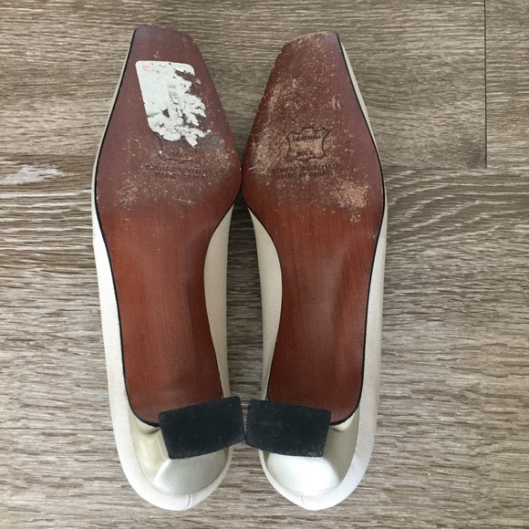 Stuart Weitzman Gold Kitten/Low Block Heel 5.5 - Picture 6 of 7